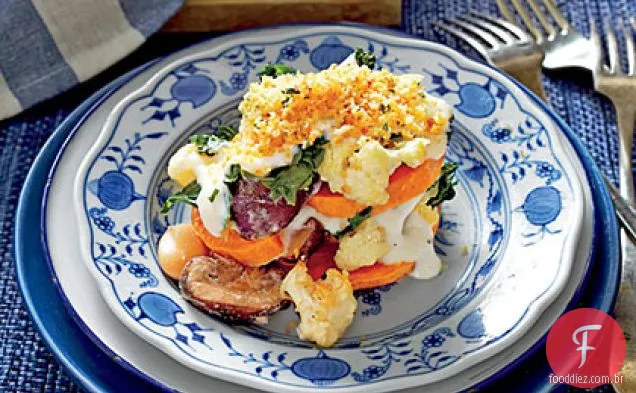 Caçarola de batata doce, couve-flor e verduras