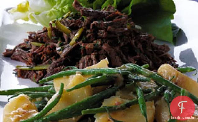 Salada de carne com batatas e Cornichons