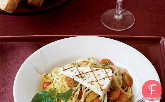 Spaghettini com tomate Pesto e berinjela grelhada
