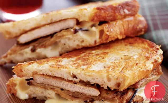 Carne de porco grelhada e Panini de berinjela em conserva