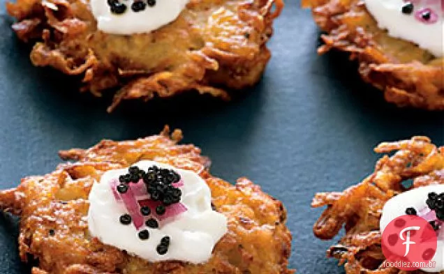 Caviar americano com panquecas crocantes de batata Yukon Gold