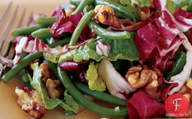 Salada Radicchio e Haricot Vert com nozes cristalizadas
