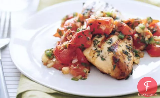 Frango grelhado com tomate assado e Salsa de orégano