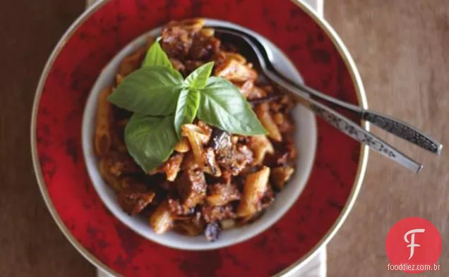 Seitan Italiano, Berinjela Assada, Abobrinha, Alho E Manjericão Penne