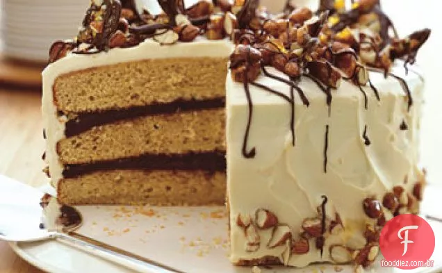 Bolo de praliné de amêndoa com cobertura de Mascarpone e casca de Chocolate