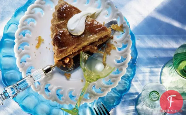 Torta de amêndoa e marmelada com crosta de treliça