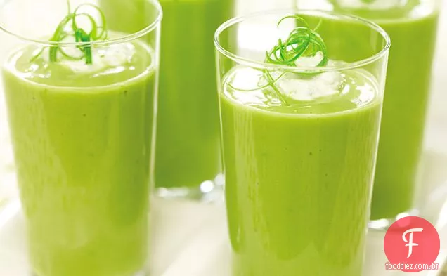 Sopa de abacate gelada com creme Poblano assado