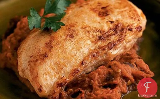 Frango com molho de berinjela e pimenta