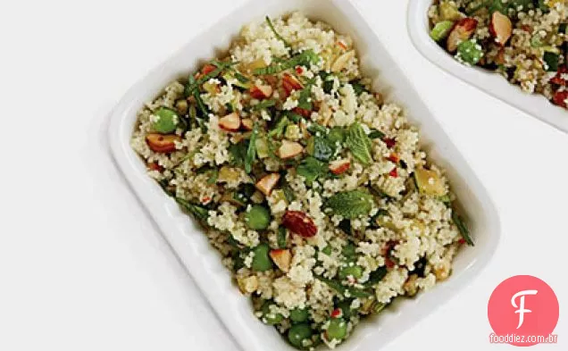 Salada de cuscuz com abobrinha e amêndoas torradas