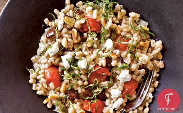 Risoto de cevada com berinjela e tomate