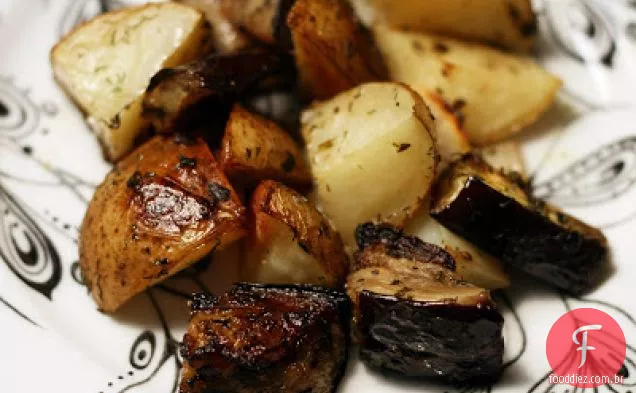 Limão-orégano torrado berinjela e batata