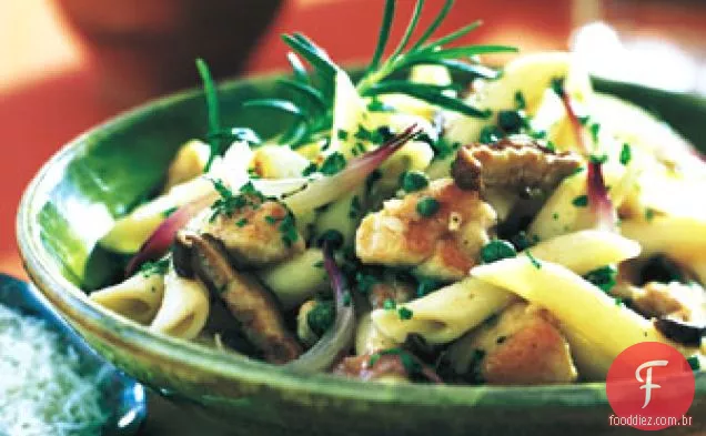 Penne com frango, cogumelos Shiitake e alcaparras