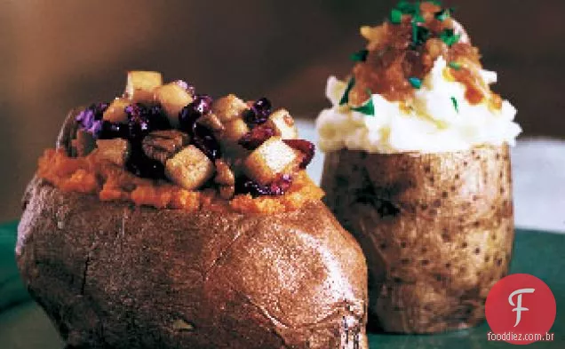 Copos de batata duas vezes assados com chalotas caramelizadas