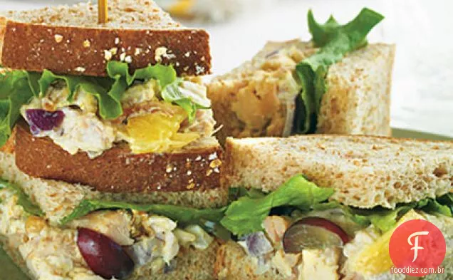 Sanduíches De Salada De Frango Com Curry