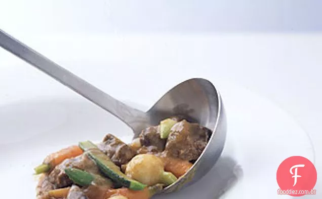 Ensopado de cordeiro com legumes de Primavera