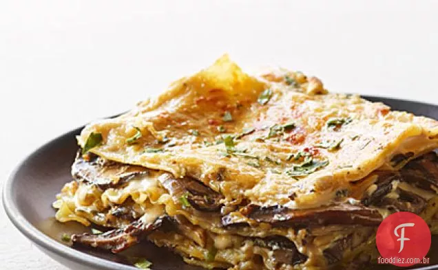 Lasanha de cogumelos e ervas frescas