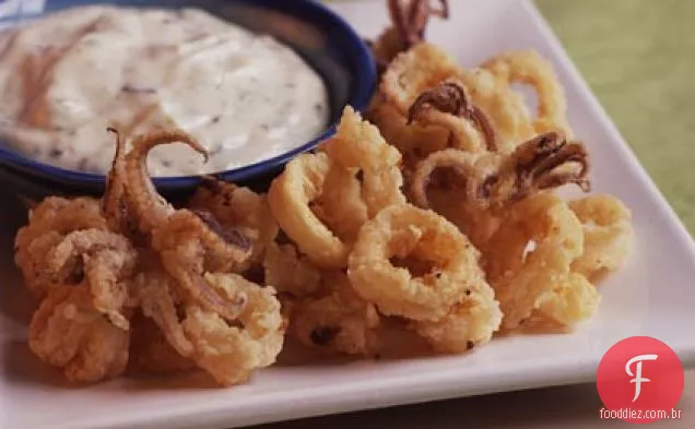 Calamari frita com alho assado e limão Aïoli