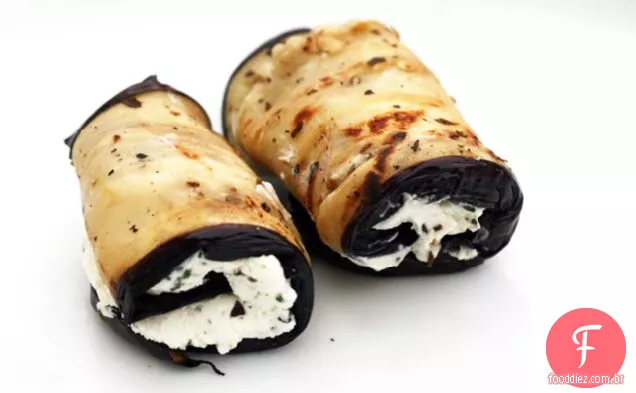 Rollatini Italiano Grelhado Da Berinjela Com Queijo Da Cabra De Herbed