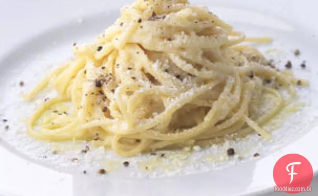 Espaguete Com Pecorino Romano e pimenta preta