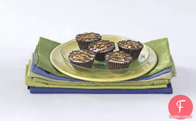 Copos de Chocolate com sorvete e amendoim