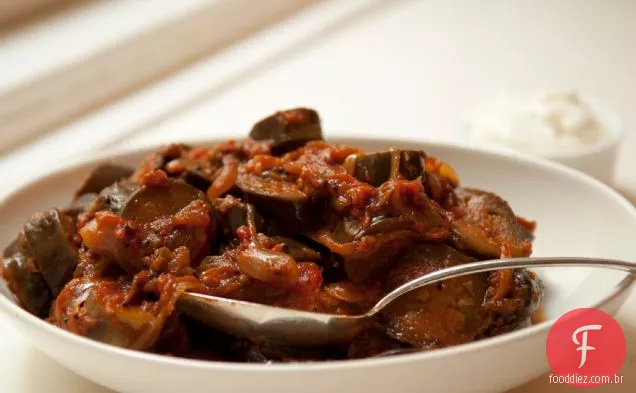 Berinjela e Curry de tomate de Purnima Garg