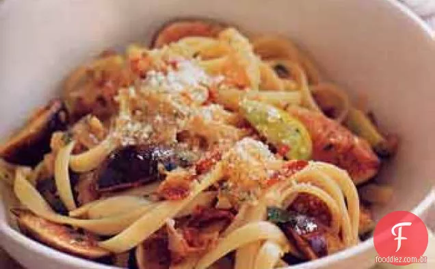Ovo Fettuccine com figos, alecrim e Pancetta
