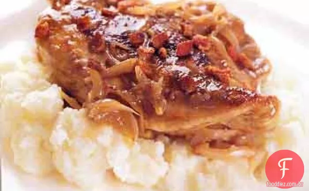 Frango assado com chalotas, alho e vinagre balsâmico