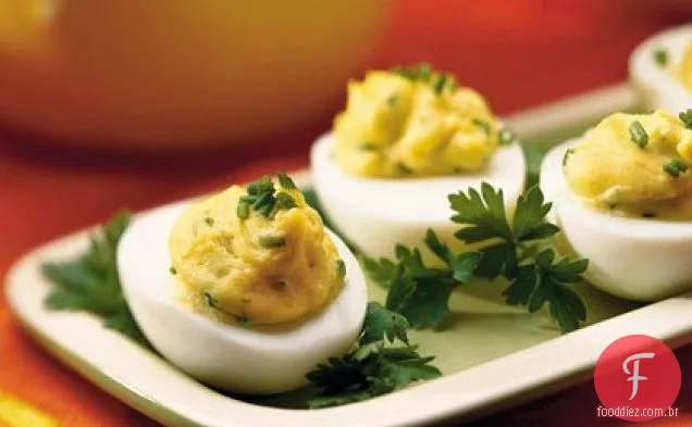 Cebolinha-Estragão Deviled Eggs