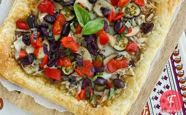 Torta De Massa Folhada Caramelizada Com Cebola E Berinjela
