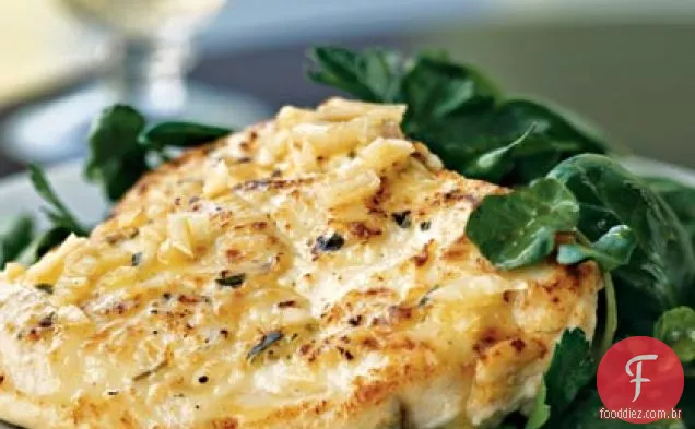Escaloppin de frango com salada de ervas da Primavera
