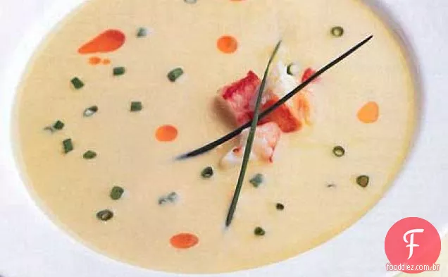 Sopa de milho gelada com caranguejo e óleo de Chile