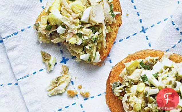 Atum Gribiche Crostini