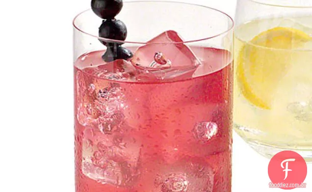 Limonada de mirtilo e manjericão