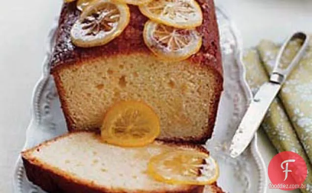 Bolo de Libra de limão com fatias de limão cristalizadas