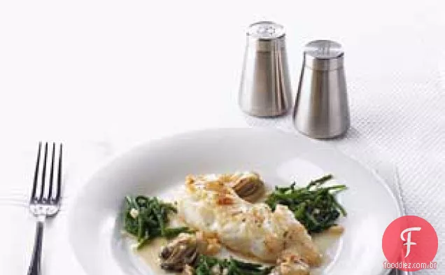 Bacalhau Assado preto com feijão-do-mar e ostras