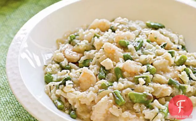 Risoto de camarão e espargos gregos