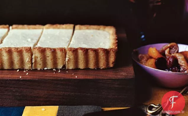 Torta de ricota com compota de frutas secas
