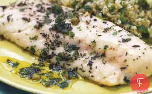 Robalo assado com ervas com Salsa Verde