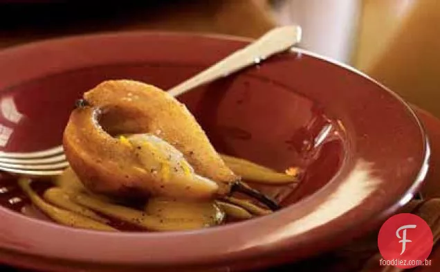 Peras caramelizadas quentes com cravo Zabaglione