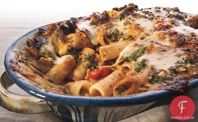 Rigatoni com berinjela e pinhão Crunch
