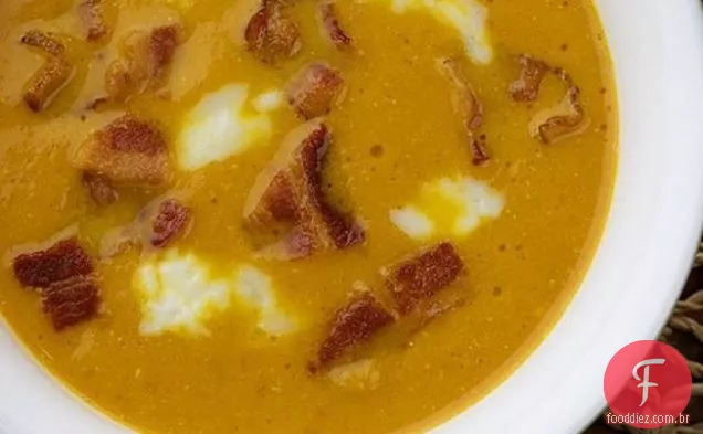 Sopa De Abóbora Com Bacon E Queijo Azul