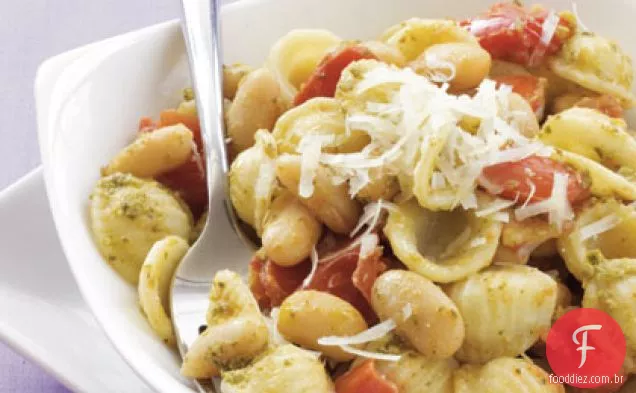 Orecchiette com feijão branco e Pesto