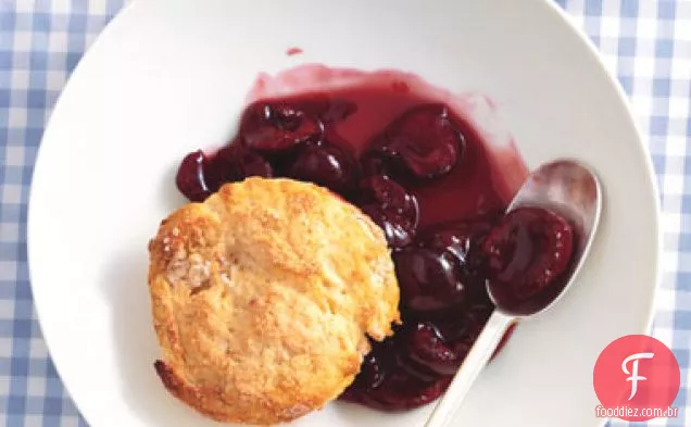 Sapateiro de cereja e limão com biscoitos de baunilha Créme Fraîche