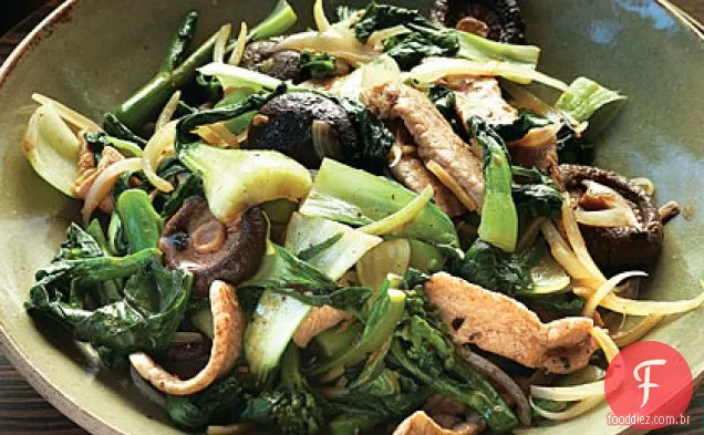 Verduras fritas com carne de porco, Shiitakes e molho de Feijão Preto