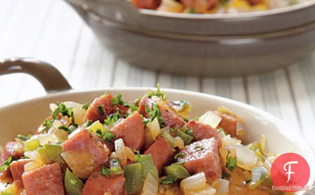 Smoky salsicha e pimentas em Cheddary arroz integral Farina