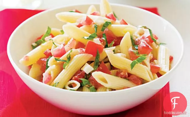 Massas frescas de tomate e manjericão