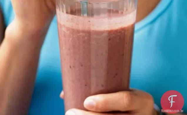 Agitação de frutas e iogurte