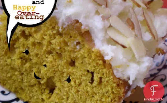 Bolo de abóbora alpino com creme de manteiga de amêndoa branca como a neve
