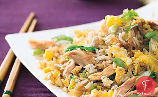 Arroz frito com frango e repolho