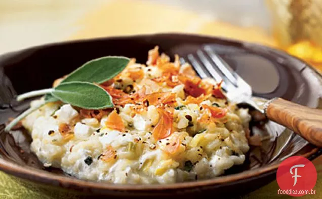 Risoto de sálvia com mussarela fresca e Prosciutto